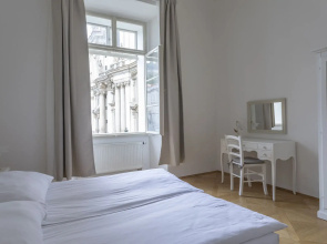 Three Golden Crowns Apartments