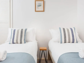 Bright Central Apartment