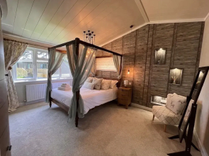 Hollicarrs - Kingfisher Lodge
