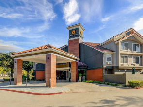 La Quinta Inn & Suites by Wyndham Dallas DFW Airport North
