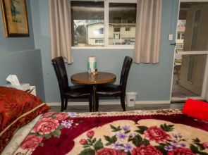 Private Retreat- Entire Property- Honeymoon Suite- J-1