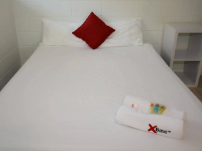 Base Airlie Beach Resort - Hostel
