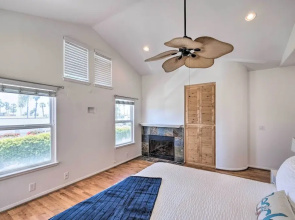 Oceanside Home w/ Rooftop Patio - Steps to Beach!