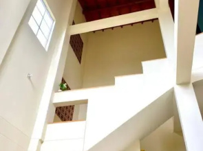Casa con parking y terraza en sector exclusivo