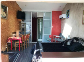 Studio avec piscine partagee jacuzzi et jardin clos a Le Muy