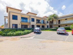 NEW Modern 1BR 1BA Gold Coast Pool GYM Tennis