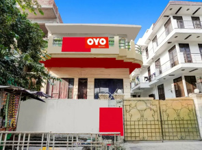 OYO Flagship 70083 Premium Hotel
