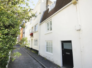 Marine Gardens Central by Brighton Holiday Lets