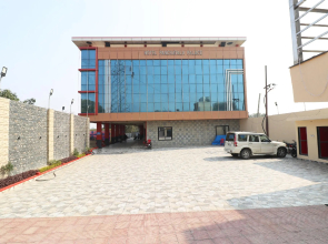 OYO 28182 Hotel Panchatala Palace