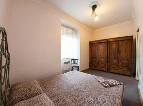 Historic Apartment near Rynor Square