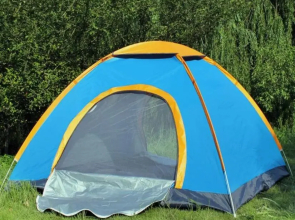 Aree tende presso la casa in campagna di Ottavia