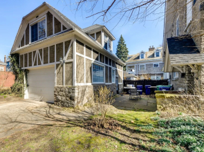 Cozy Niagara Falls Cottage w/ Gas Grill + Patio!