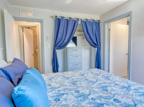 Muizenberg 6031rpb 3 Bedroom Home by RedAwning