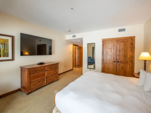 Spacious 3 Bedroom With 4 Beds And Sleeper Sofa Condo - No Cleaning Fee! by RedAwning