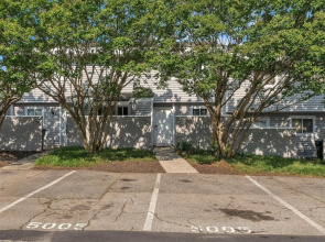 Comfy Home In The Heart Of Raleigh 2 Bedroom Townhouse by Redawning