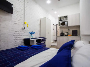 Guests Love on Rubinsteina