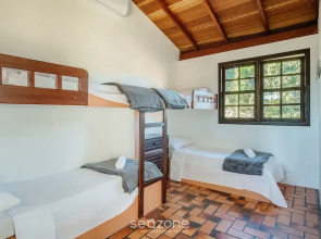 3-bedroom House 800m From the Beach Tab0140