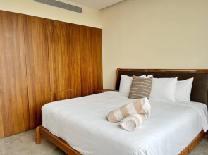 New With a View Luxury 3 BR Penthouse With Private Roof Jacuzzi and BBQ Area