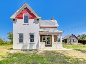 Remodeled Kalispell Farmhouse w/ Mountain Views