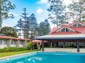 Highlander Hotel & Apartments