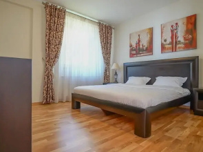 CN2i Luxury Accommodation GM
