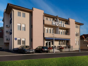 Airport Garni Hotel