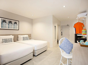 Отель Recenta Suite Phuket Suanluang