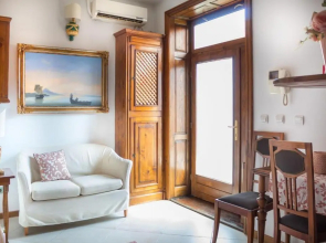 8 Small and cozy Suite