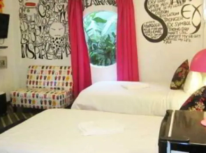 White Rabbit Hostel - Adults Only