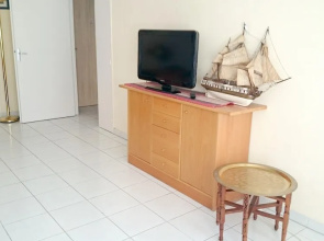 Apartment With one Bedroom in Hyères, With Wonderful City View, Enclos
