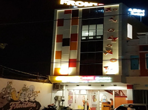 Front One Budget Hotel Tirtonadi Solo