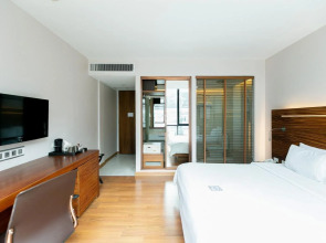 Отель Sacha's Hotel Uno