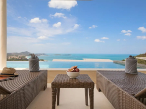 4BR-Luxurious Private Pool Villa Oasis