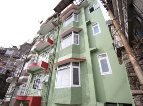 Oyo 13110 Home Valley View 3Bhk Panthaghati