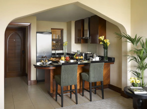 Shangri-La Hotel Apartments Qaryat Al Beri