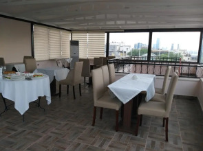 Отель City Walls