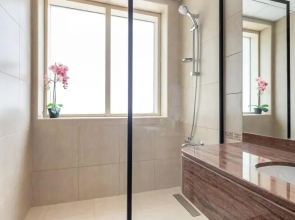 Royal Oceanic by Frank Porter