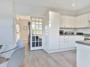 Superb Newly Extended House near Peak District, parking