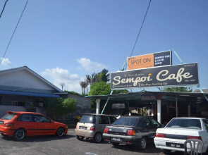 SPOT ON 89821 Batu Maung Sempoi Inn And Cafe