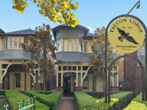 Falcon Lodge