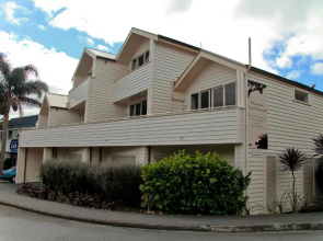 Hananui Lodge and Apartments