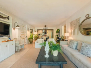 Modern Apartment With Lake View in El Portillo QB