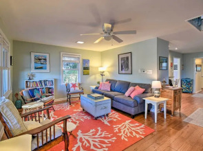 Classic Chesapeake Beachside Cottage w/ Porch!