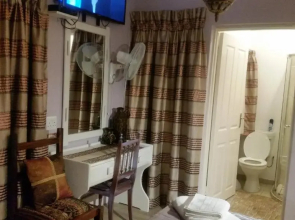 LekkeRus Guest House