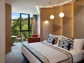 Paragraph Freedom Square, A Luxury Collection Hotel, Tbilisi