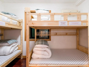 LeeHome Youth Hostel