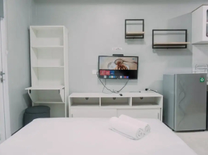 Homey And Comfy Stay Studio Apartment At B Residence