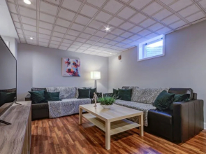 Beautiful modern colonial house 10m to DC