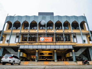 Leisure Hostel