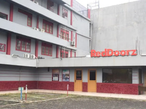 RedDoorz Plus near Senen 2